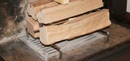 Simple, propre et climatiquement neutre: l’allumage correct du bois